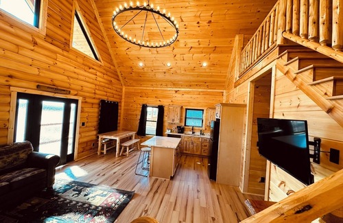 Harrodsburg Cabina | Bourbon Trail Retreat with Hot tub-8