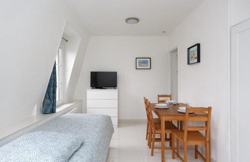 Le Bourget Apartamento | Bourget RER Studio 2ème droite