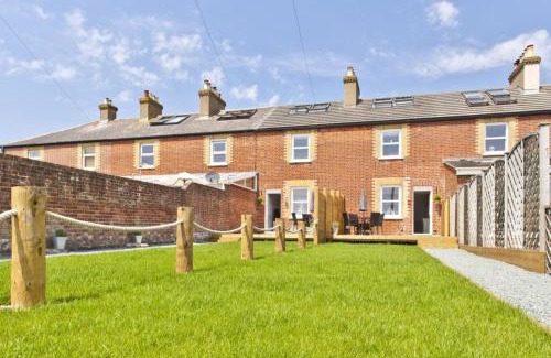 Bournemouth Casa | Bournecoast - Coastguard Cottage - Sea View - Garden - Hot Tub - HB6098