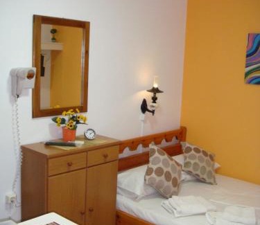 Tinos Town Apartamento | Boussetil Rooms CapAnMat