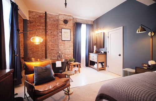 Jacksonville Hotel | Boutique 1 BR King Suite in historic Jacksonville. Walk to Britt Festival and wine tasting! Features a luxurious tub, comfortable king bed, and charming Inn details. Ideal for couples