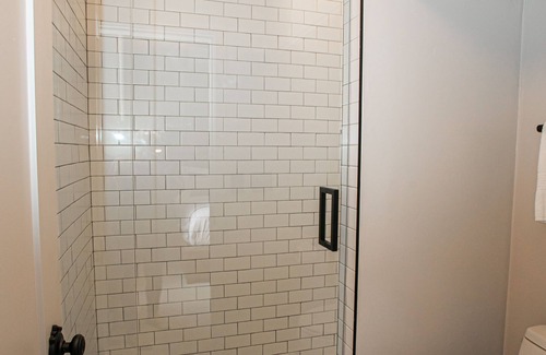 Jacksonville Hotel | Boutique 1 BR King Suite in historic downtown Jacksonville. Walk to the Britt Festival! Enjoy a king bed, modern rain shower, and charming Inn details. Ideal for a romantic or weekend getaway.