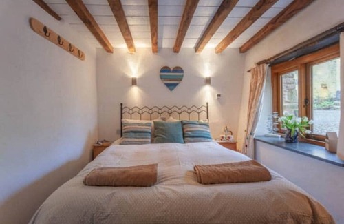 Highampton Casa | Boutique 16th century barn conversion - sleeps 4, deepest Devon