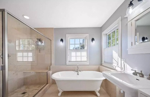 Auburn Casa | Boutique 1950's spacious house near nature trails, cafe's - 5 min to downtown