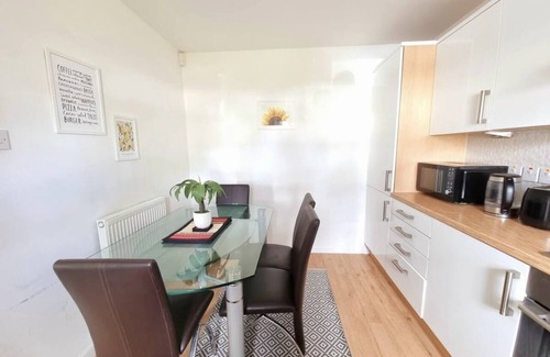 Newton Mearns Casa | Boutique 3-bed Home with Free Parking in Glasgow