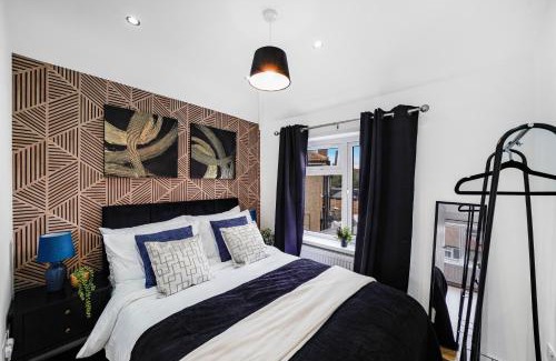Parsloes Apartamento | Boutique 4 Bedroom House in London - Parking
