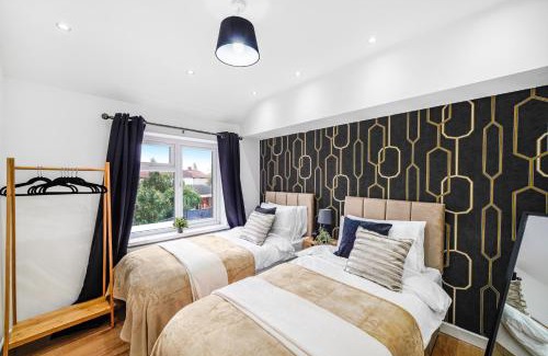 Parsloes Apartamento | Boutique 4 Bedroom House in London - Parking