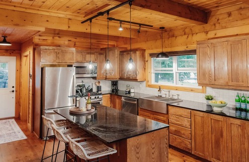 Lanark Cabaña | Boutique All Wood Cottage in the Woods