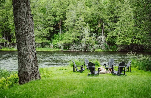 Lanark Cabaña | Boutique All Wood Cottage in the Woods