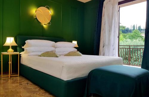 San Pietro in Cariano Apartamento | Boutique Apartment Home in Verona - Valpolicella - Big Terrace and Garden, Balcony and Garage - Hide in Hedonism