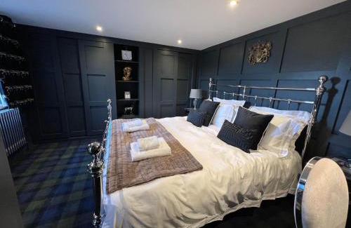 Runham Casa | Boutique Barn - Sleeps 4 Parking & Private Garden