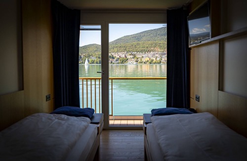 Bas-Vully Alquiler De Eote | Boutique Boat Hotel Attila