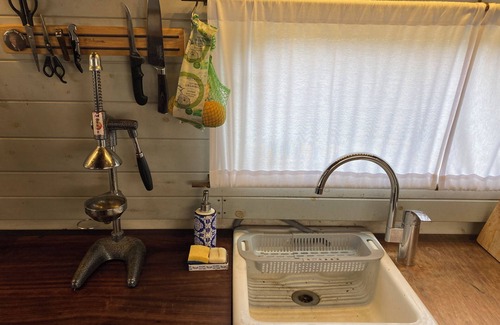 Somers Town Alquiler De Eote | Boutique boat stay offering romantic accommodation in Central London.