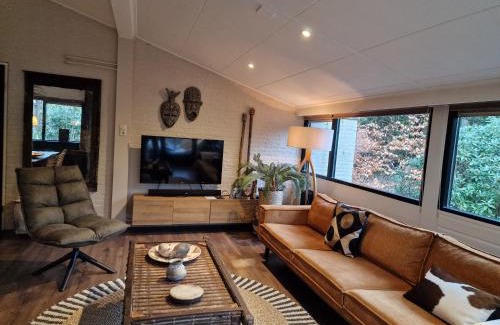 Rheezerveen Casa | Boutique Bungalow 2 met sauna, hottub en boskas