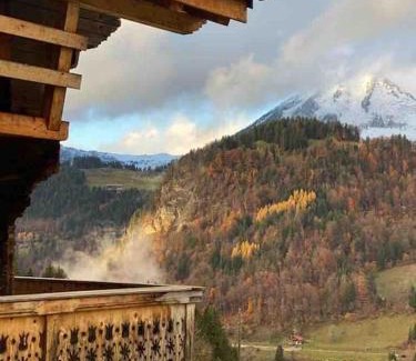 Ormont-Dessous Chalet De Esquí | Boutique Chalet Panoramic Views Hot Tub