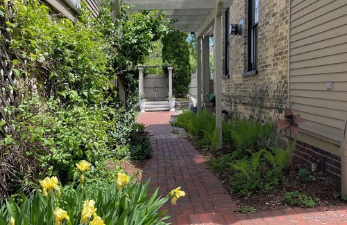 Delafield Apartamento | Historic Downtown Luxury-Lake-Coffee-Spa like BA