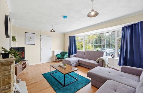 Littleover Casa | Boutique Derbyshire Abode - Games room - Sleeps 12