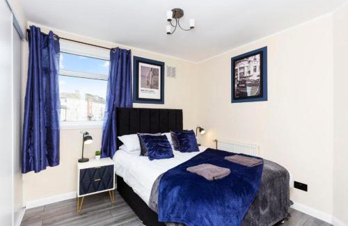 Niddrie Casa | Boutique Edinburgh 3 bed house - Parking - Garden