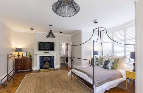 Emsworth Casa | Boutique En-suite Room in Prestigious Colonial Home