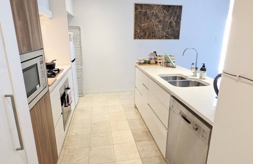 City East Apartamento | Apartamento boutique de 3 dormitorios en Canberra en el corazón de la ciudad, estacionamiento gratuito, piscina, gimnasio