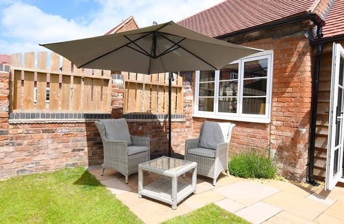 Wichenford Casa | Boutique Farm stay cottage in Worcestershire - Hot Tub / Dog Friendly