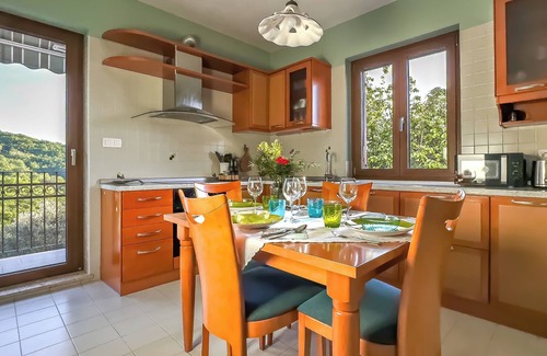 Koper Villa | Villa Domenico: spacious holiday house with a garden and a beautiful view