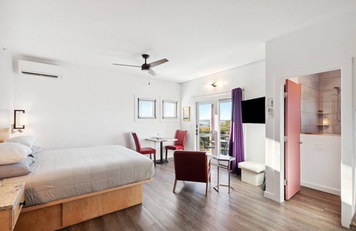 Folly Beach Hotel | Boutique Hotel Folly Room 10: King Studio with a deck - sunset views over Folly River