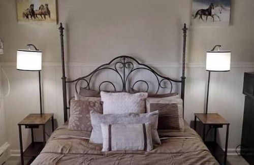 Ocala Hotel | Boutique hotel in historic downtown Ocala: Queen