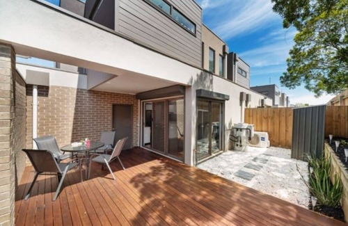 Carrum Downs Casa | Boutique Hotel inspired modern 2 bedroom townhouse
