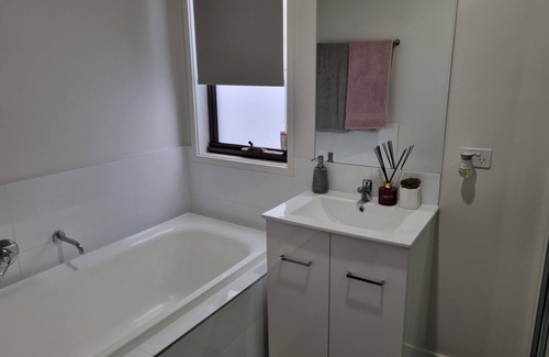 Carrum Downs Casa | Boutique Hotel inspired modern 2 bedroom townhouse