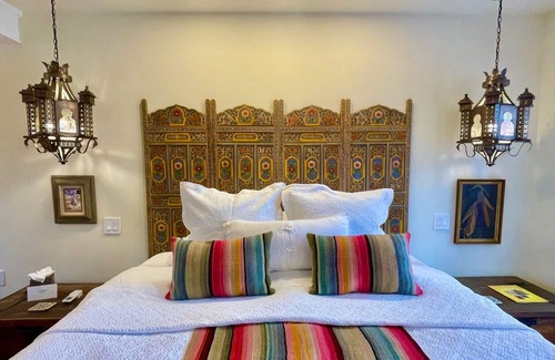 South Capitol Cama Y Desayuno | BOUTIQUE HOTEL - King deluxe Room-1/2 mi. from Santa Fe Plaza