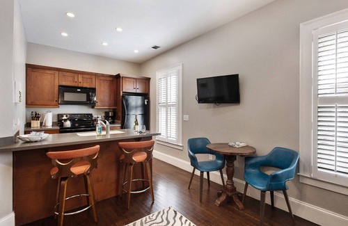 Historic Downtown Savannah Casa | Boutique Hotel Style! Distrito Histórico! Chimenea al aire libre!
