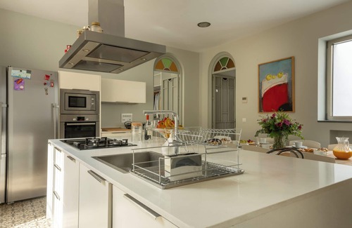 San Bernardo Villa | Casa Boutique San Bernardo, con jacuzzi y parking | Casa ideal para familias