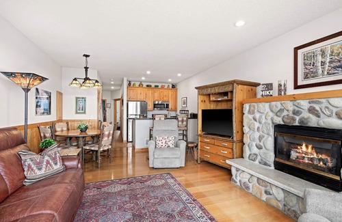 Beaver Bay Casa | Boutique Luxury On Lake Superior! Stunning Views Sunrise/Moon Waves Romantic