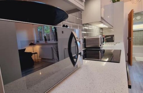 Hanger Hill Apartamento | Boutique Modern Apartment Opposite Station