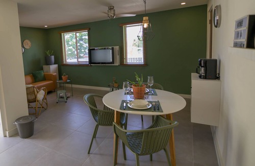Rancho Apartamento | Boutique Modern Spacious Holiday Apartment - lounge pool - 7 min from the beach!
