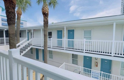 Downtown Myrtle Beach Apartamento | Boutique on the beach, Studio #114 + Pool