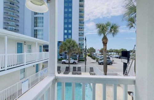 Downtown Myrtle Beach Apartamento | Boutique on the beach, Studio #114 + Pool