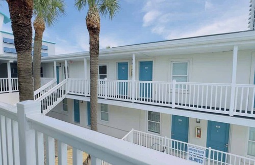 Downtown Myrtle Beach Apartamento | Boutique on the beach, Studio #116 + Pool