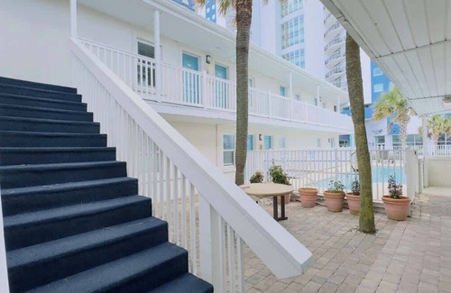 Downtown Myrtle Beach Apartamento | Boutique on the beach, Studio #123 + Pool