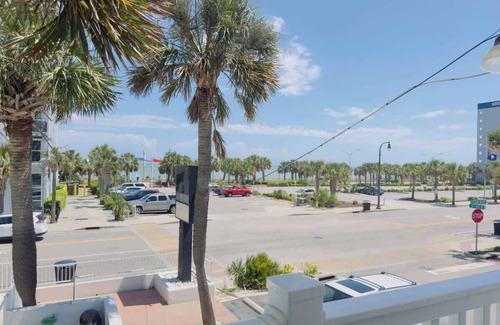 Downtown Myrtle Beach Apartamento | Boutique on the beach, Studio #127 + Pool