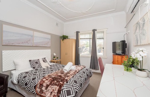 Mascot Casa | Boutique Private Suite 7 Min Walk to Sydney Domestic Airport - SHAREHOUSE 109R1