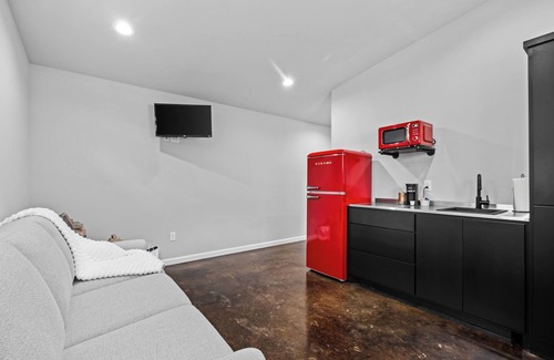 Royal Cabina | Poolside Paradise for Grown-Ups – Hot Tub, Fire Pit, and Chill Vibes- Home 3