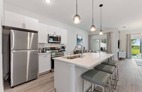 Loughman Casa | Boutique Retreat, Azzure Resort, Near Orlando And Disney By Shine Villas 6 Bedroom Townhouse