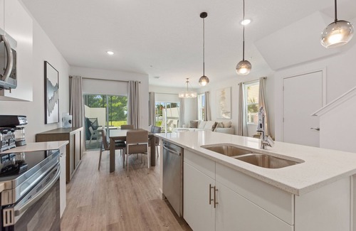 Loughman Casa | Boutique Retreat, Azzure Resort, Near Orlando And Disney By Shine Villas 6 Bedroom Townhouse