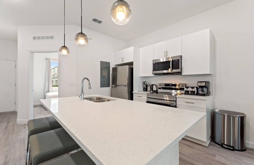 Loughman Casa | Boutique Retreat, Azzure Resort, Near Orlando And Disney By Shine Villas 6 Bedroom Townhouse