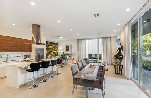 Coral Way Villa | boutique stay for 22 guests
