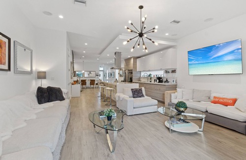 Coral Way Villa | boutique stay for 22 guests