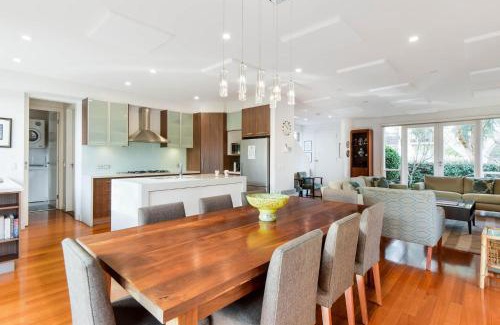 Glen Iris Casa | Boutique Stays - Maple on Kent