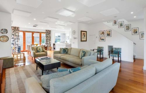 Glen Iris Casa | Boutique Stays - Maple on Kent